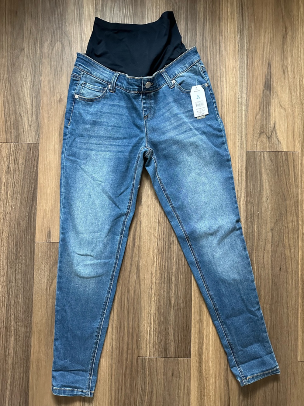Maternity Skinny Jeans in Medium Blue Wash